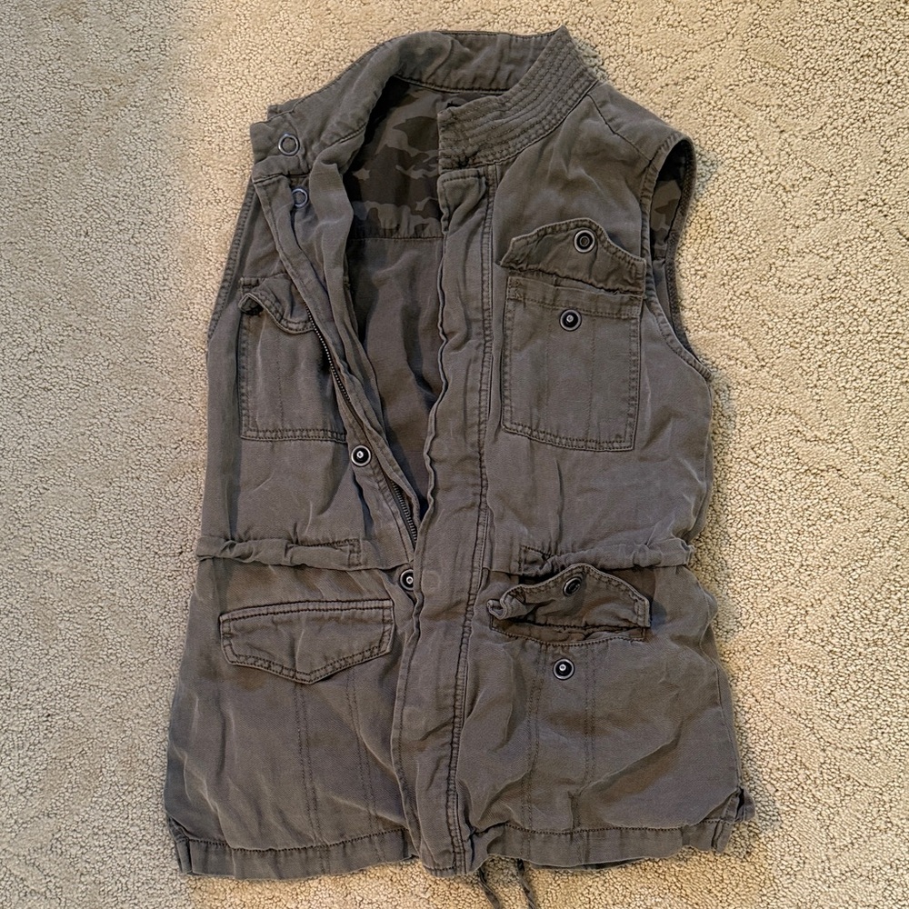 Casual Olive Green Vest by Sanctuary